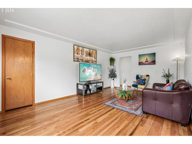7918 Se LINCOLN St, Portland, OR 97215