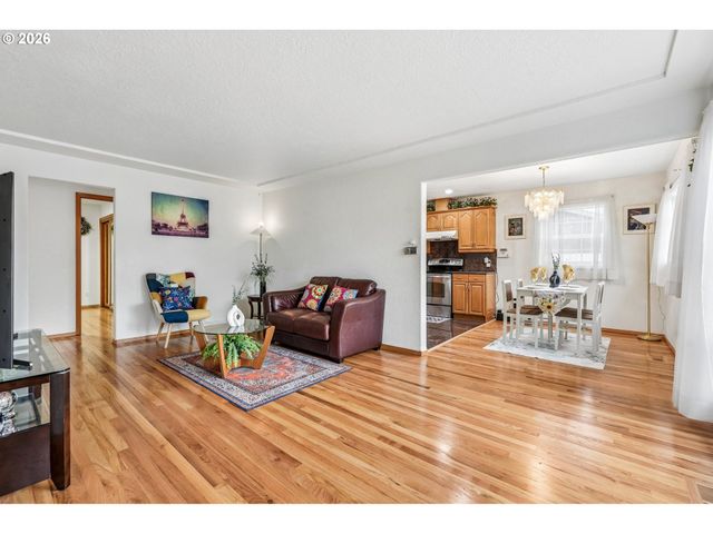 7918 Se LINCOLN St, Portland, OR 97215