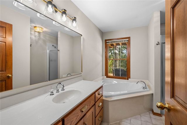 15800 Abbey Lane, Rogers, AR 72756
