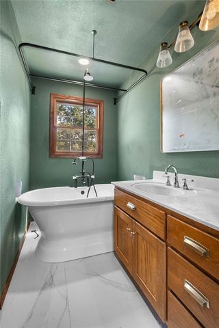 15800 Abbey Lane, Rogers, AR 72756