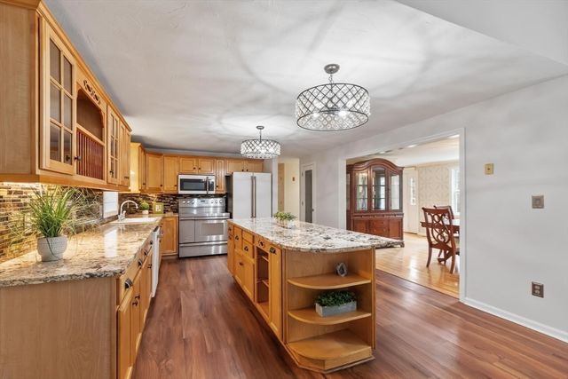 30 Twin Diamond Dr, Bridgewater, MA 02324