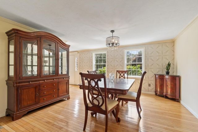 30 Twin Diamond Dr, Bridgewater, MA 02324
