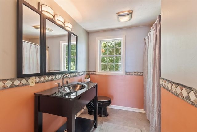 30 Twin Diamond Dr, Bridgewater, MA 02324