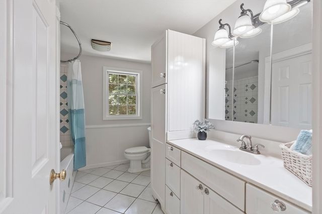 30 Twin Diamond Dr, Bridgewater, MA 02324