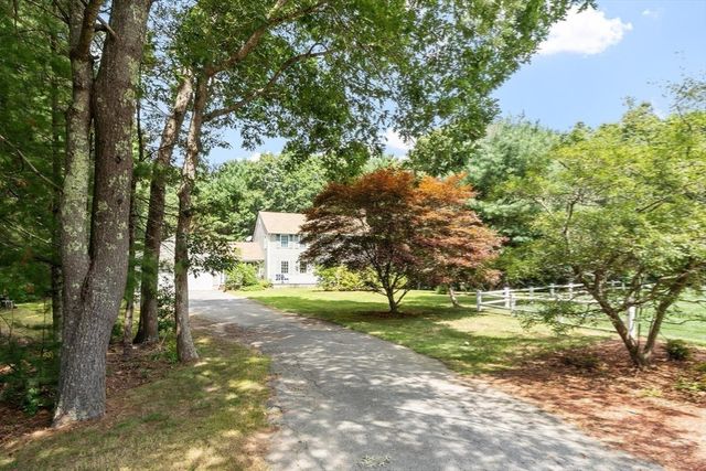 30 Twin Diamond Dr, Bridgewater, MA 02324
