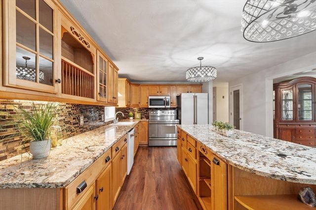 30 Twin Diamond Dr, Bridgewater, MA 02324