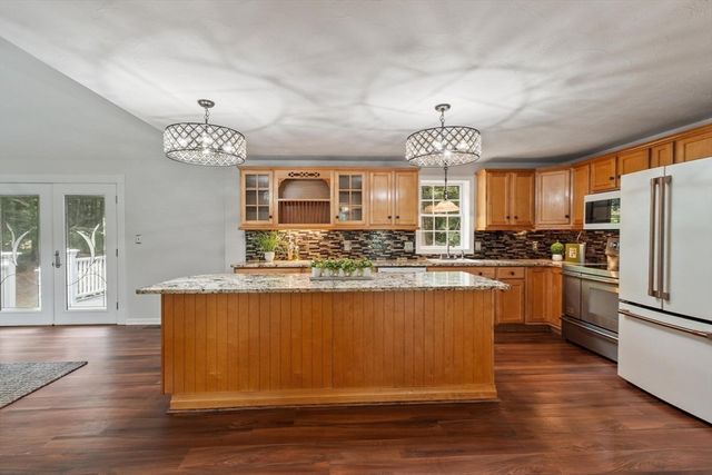30 Twin Diamond Dr, Bridgewater, MA 02324