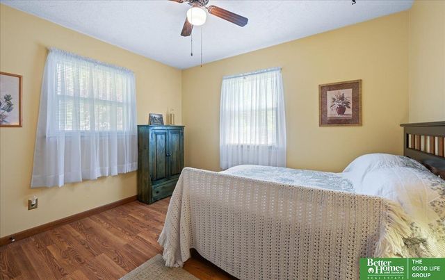 6070 Buckingham Avenue, Omaha, NE 68117