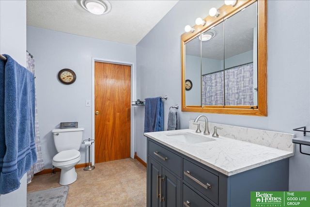 6070 Buckingham Avenue, Omaha, NE 68117