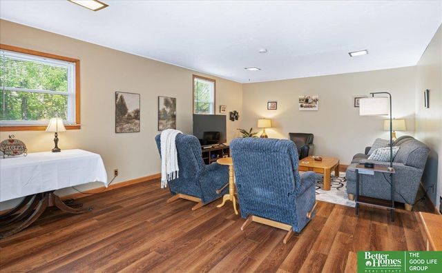 6070 Buckingham Avenue, Omaha, NE 68117