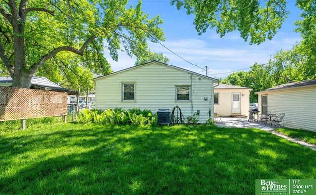 6070 Buckingham Avenue, Omaha, NE 68117