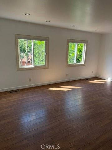 1824 Oakwood Avenue, Glendale, CA 91208