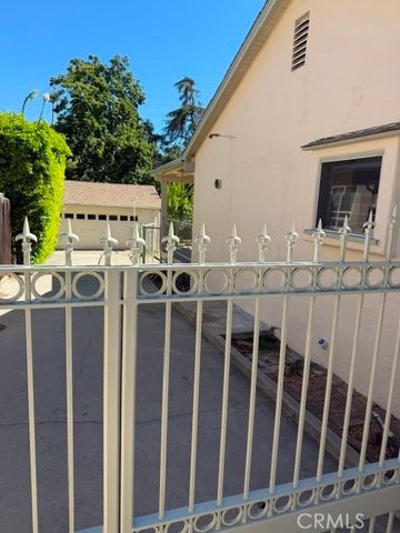 1824 Oakwood Avenue, Glendale, CA 91208