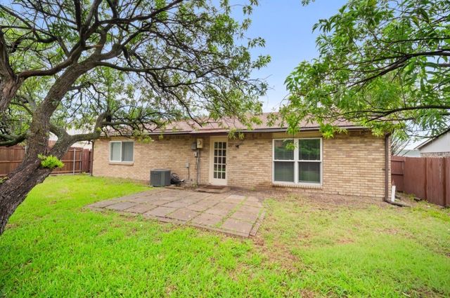 5429 Gates Drive, The Colony, TX 75056