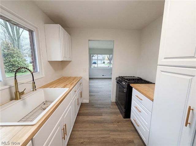 4506 Silverdale Road, North Olmsted, OH 44070