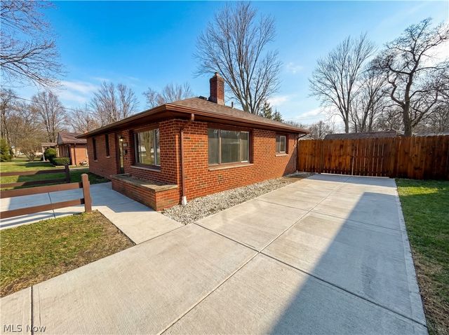 4506 Silverdale Road, North Olmsted, OH 44070