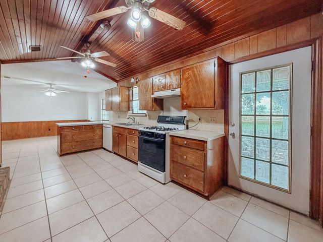 955 Fm 667, Purdon, TX 76679