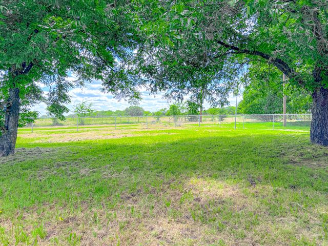 955 Fm 667, Purdon, TX 76679
