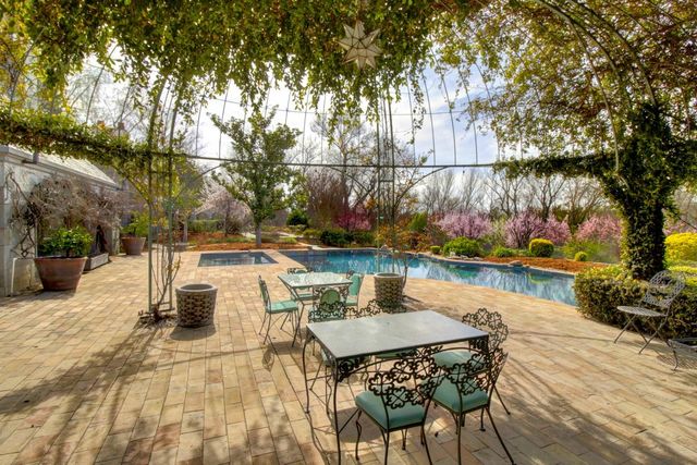 2400 E Tiffany Ln, Sacramento, CA 95827