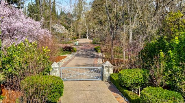 2400 E Tiffany Ln, Sacramento, CA 95827