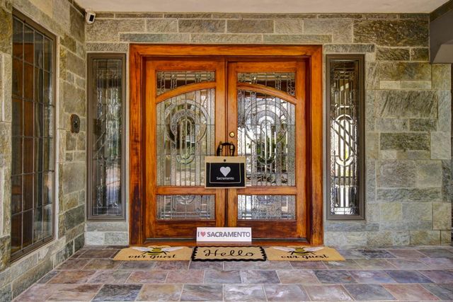 2400 E Tiffany Ln, Sacramento, CA 95827