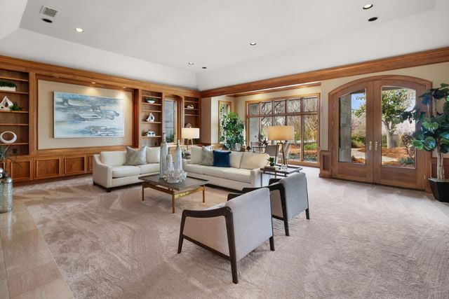 2400 E Tiffany Ln, Sacramento, CA 95827