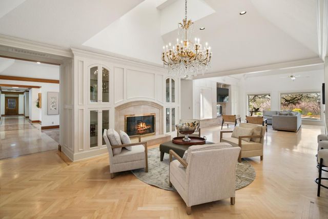 2400 E Tiffany Ln, Sacramento, CA 95827