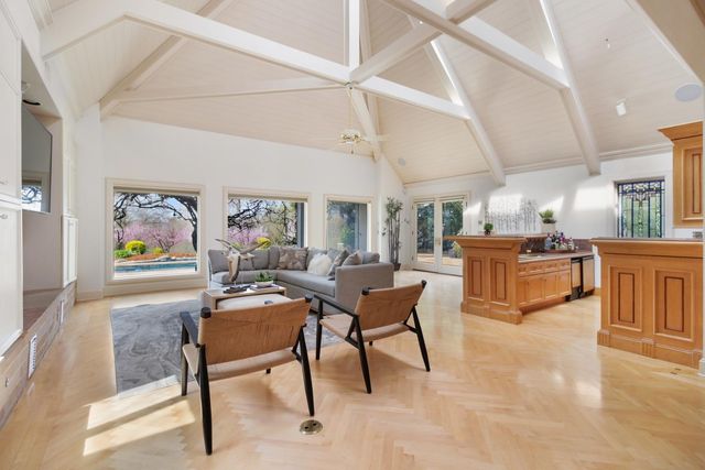 2400 E Tiffany Ln, Sacramento, CA 95827