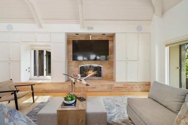 2400 E Tiffany Ln, Sacramento, CA 95827