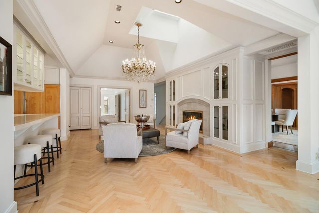 2400 E Tiffany Ln, Sacramento, CA 95827