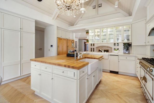 2400 E Tiffany Ln, Sacramento, CA 95827