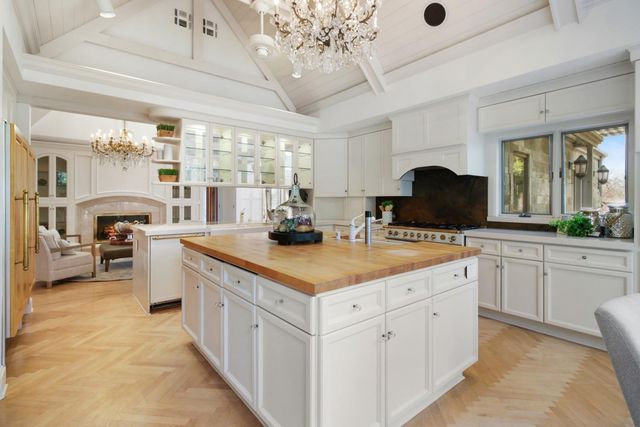 2400 E Tiffany Ln, Sacramento, CA 95827