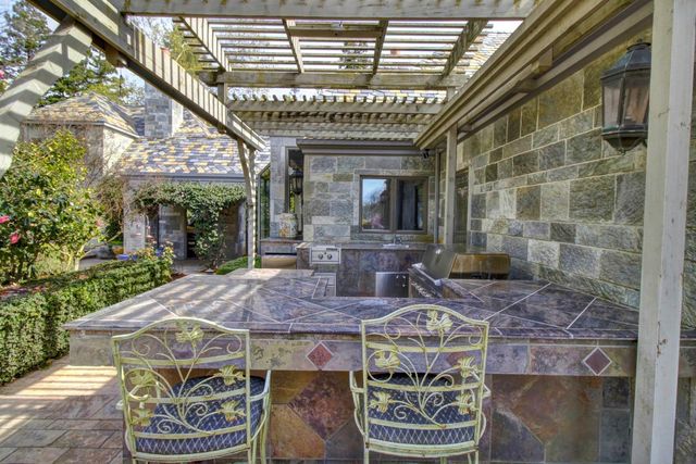 2400 E Tiffany Ln, Sacramento, CA 95827