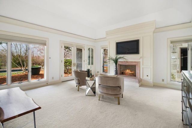 2400 E Tiffany Ln, Sacramento, CA 95827