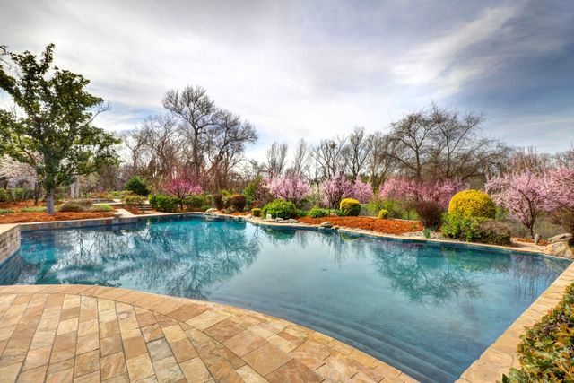 2400 E Tiffany Ln, Sacramento, CA 95827