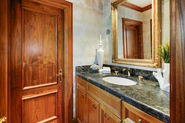 2400 E Tiffany Ln, Sacramento, CA 95827