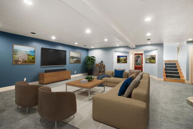 2400 E Tiffany Ln, Sacramento, CA 95827