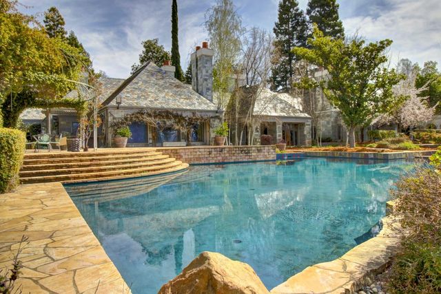 2400 E Tiffany Ln, Sacramento, CA 95827