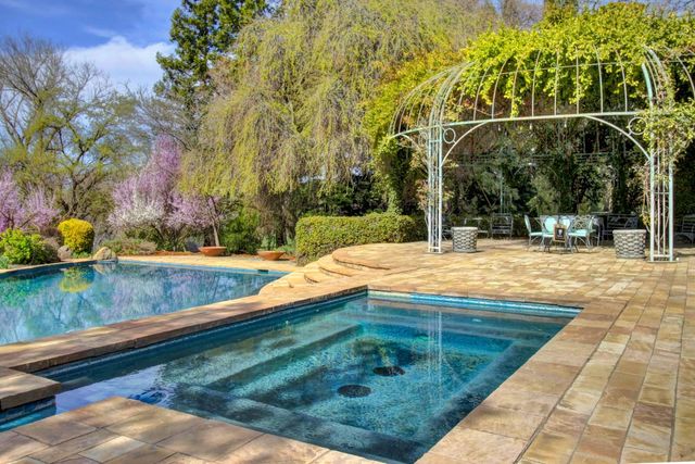 2400 E Tiffany Ln, Sacramento, CA 95827