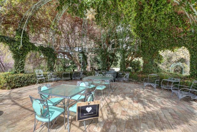 2400 E Tiffany Ln, Sacramento, CA 95827