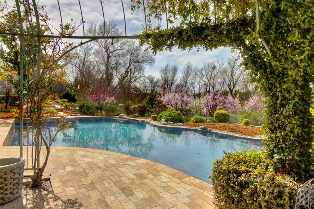 2400 E Tiffany Ln, Sacramento, CA 95827