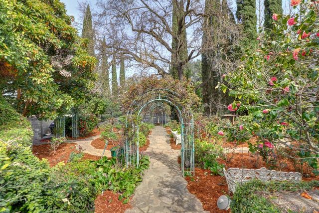 2400 E Tiffany Ln, Sacramento, CA 95827