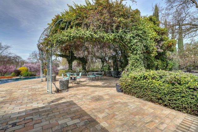 2400 E Tiffany Ln, Sacramento, CA 95827