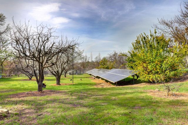 2400 E Tiffany Ln, Sacramento, CA 95827