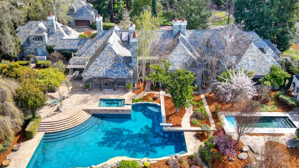 2400 E Tiffany Ln, Sacramento, CA 95827