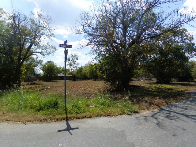 412 E Market Street, Weimar, TX 78962