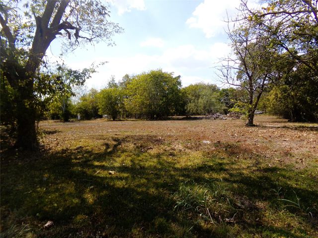 412 E Market Street, Weimar, TX 78962