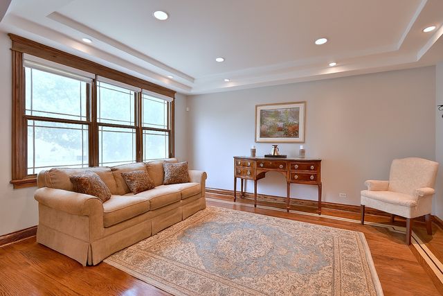 6035 N Navarre Avenue, Chicago, IL 60631
