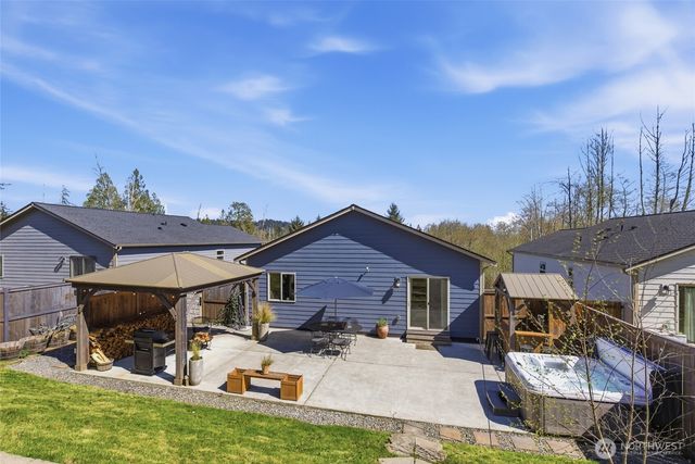 25681 NE School House Place, Kingston, WA 98346