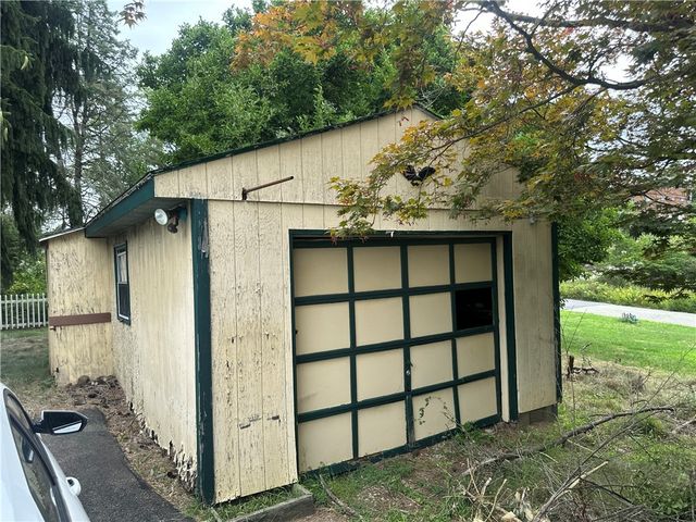 1034 Logan Rd, N Versailles, PA 15137